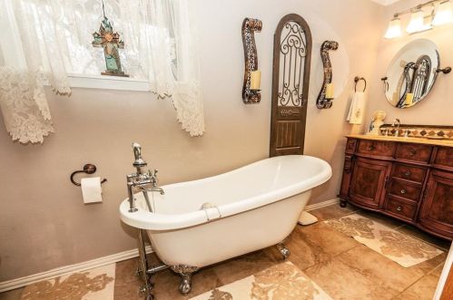 244 Nocona Dr, Nocona TX 76255-9264 exterior