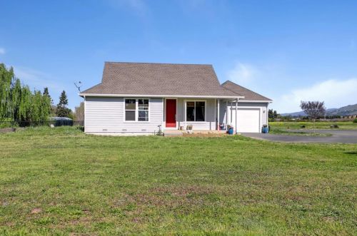 2735 Godfrey Ave, Gilroy, CA 95020-8095
