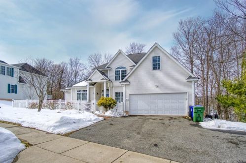25 Charles Mary Dr, Middletown, CT 06457-2075