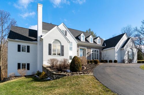 9850 Fawnrun Ct, Cincinnati, OH 45241-3849