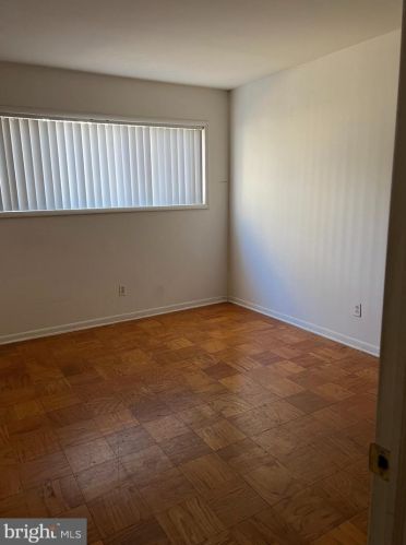 7717 Donnybrook Ct, Annandale, VA 22003-4753