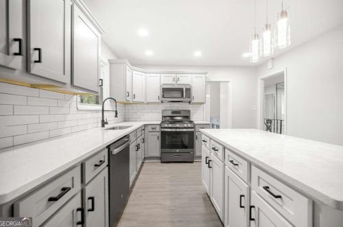 3007 Dogwood Dr, Atlanta GA  30344-3905 exterior