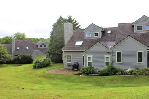 77 Freedom Ln, Laconia, NH 03246-4034
