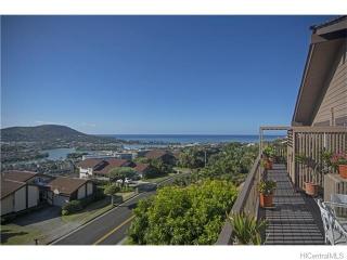881 Kamoi Pl, Honolulu, HI 96825-1318