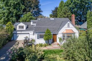 8127 Burlingame Ave, Portland OR  97219-4448 exterior