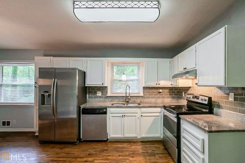 1240 Elva Dr, Atlanta GA  30331-7324 exterior