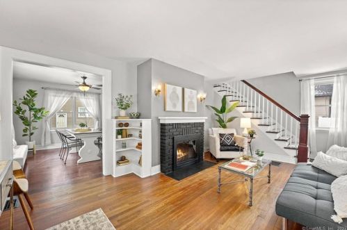 1 Mulberry Ln, Norwalk, CT 06855-1102