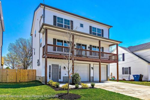 66 Atlantic Ave, Middletown, NJ 07748-5703