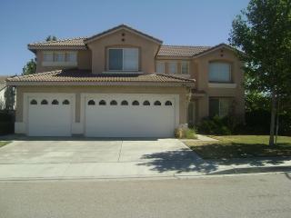 4001 Portola Dr, Palmdale CA  93551-5333 exterior