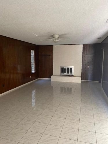 1013 Jeanette Way, Carrollton TX  75006-3105 exterior