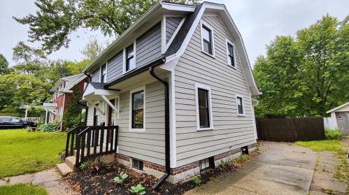 1322 Garrison Ave, Rockford, IL 61103-6135