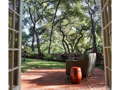 3760 Lockerbie Ln, Glendale CA  91208-1027 exterior