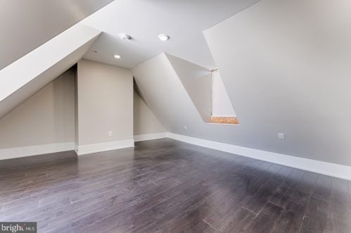 950 Front St, Philadelphia PA 19147-0043 exterior