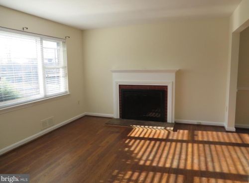 107 Falls Ave, Falls Church, VA 22046-2419