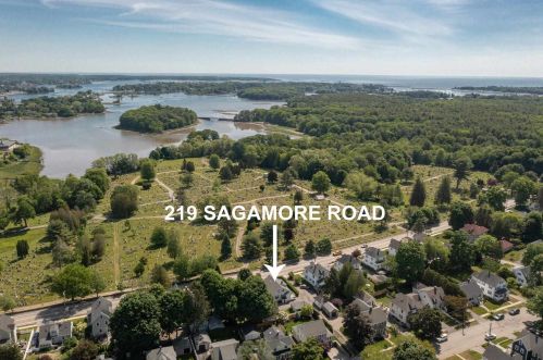 219 Sagamore Ave, Portsmouth, NH 03801-5526