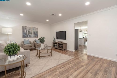 2240 Chester Dr, Tracy, CA 95376-2348