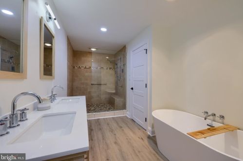 18 Walnut St, Lancaster PA  17602-4924 exterior