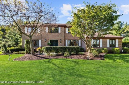 24 Candlelight Dr, Holmdel Village, NJ 07733-2362