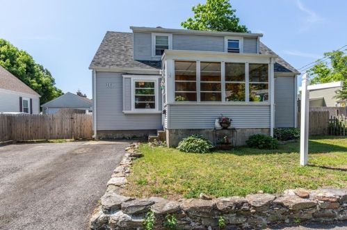 10 Link St, Warwick, RI 02886-5218