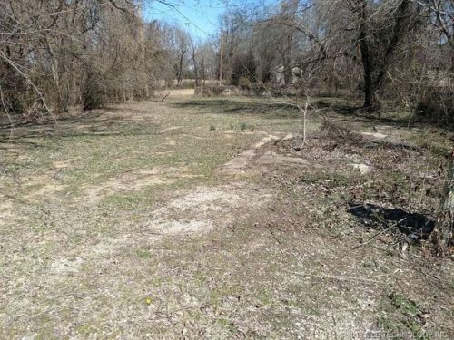 420 7th St, Claremore, OK 74017-5638