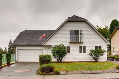 1912 Lake Youngs Way, Seattle, WA 98058-4621
