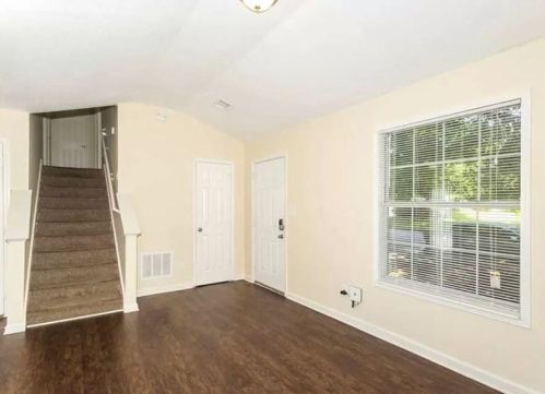 5 Hampton Oaks Dr, Hampton, GA 30228-2193