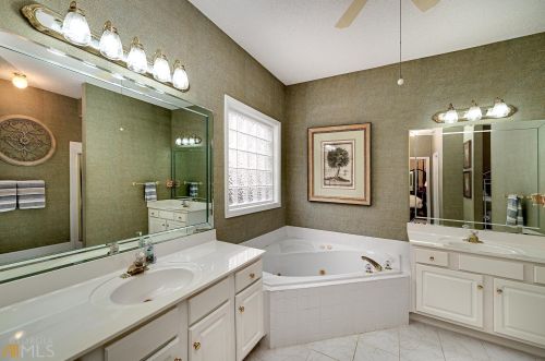 142 Wexford Ct, Stockbridge GA  30281-6306 exterior