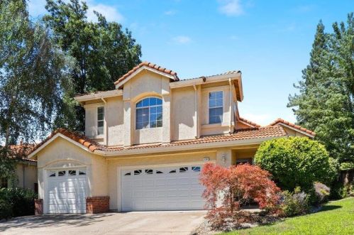 136 Elkins Cir, Folsom, CA 95630-8028