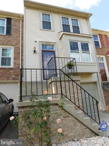8487 Springfield Oaks Dr, Springfield VA  22153-3571 exterior