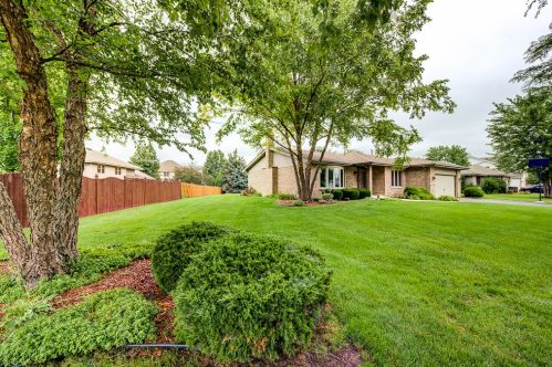 671 Newcastle Rd, Mokena, IL 60451-3377