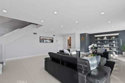 1130 Old Phillips Rd, Glendale CA  91207-1112 exterior