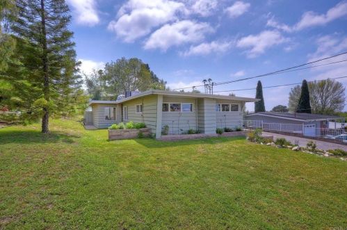 1111 Oak Dr, Vista CA  92084-4659 exterior