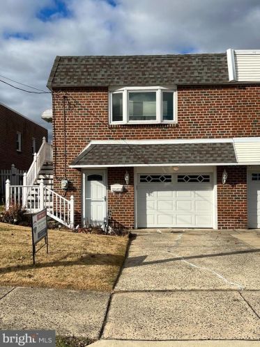 7834 Brous Ave, Philadelphia, PA 19152-3509