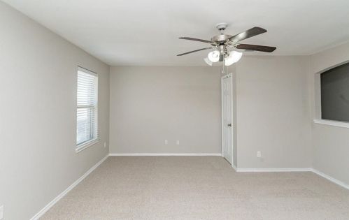 5613 Thunder Bay Dr, Fort Worth TX  76119-8505 exterior