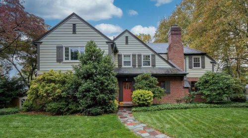 2640 Washington St, Allentown, PA 18104-3870