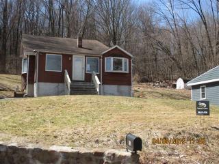52 Old Mountain Rd, Lebanon, NJ 08833-4200
