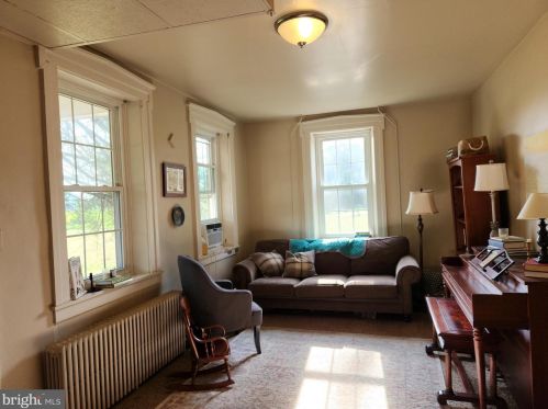 750 Summit Dr, Lancaster PA  17601-1152 exterior