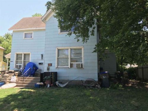 121 13th St, Newton, KS 67114