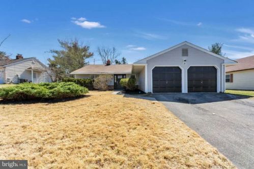 9 Arbor Meadow Dr, Erial, NJ 08081-1715