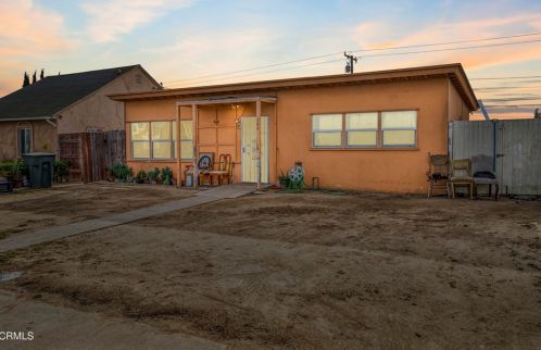 304 Birch St, Oxnard, CA 93033-1717