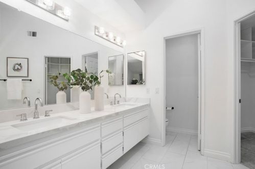1052 Dewcrest Dr, Anaheim CA  92808-2403 exterior