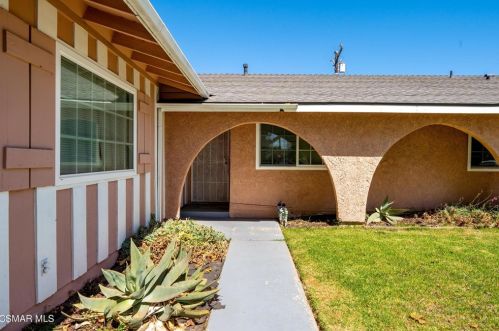 2090 Sycamore Dr, Simi Valley, CA 93065-2702