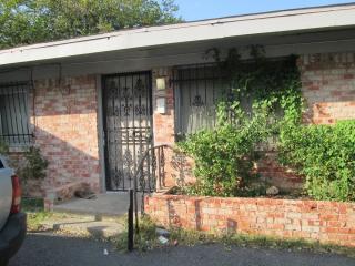 2616 Roseland St, Fort Worth TX  76103-3413 exterior