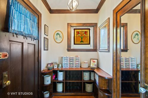 5240 Eddy St, Chicago, IL 60641-3308