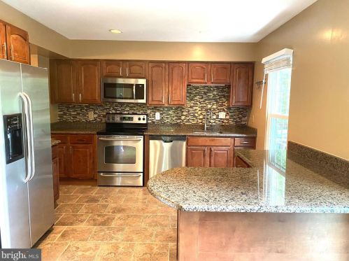 6191 Forest Creek Ln, Springfield, VA 22152-1448
