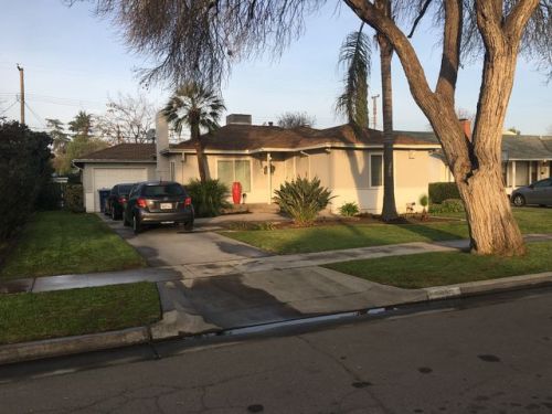 2925 Vagedes Ave, Fresno, CA 93705-4137