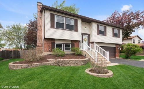 167 Greenway Trl, Carol Stream, IL 60188-1622