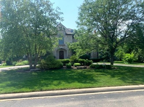 2203 Martin Ln, Northfield, IL 60093-1010