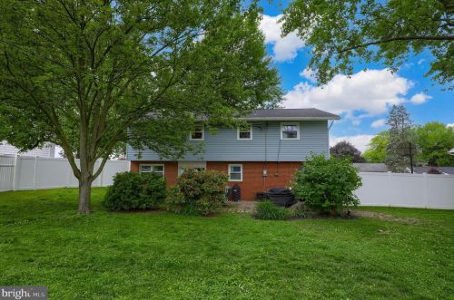 1117 Devonshire Rd, Lancaster PA  17601-1649 exterior