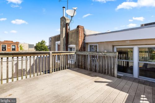 904 10th St, Philadelphia PA 19147-3744 exterior